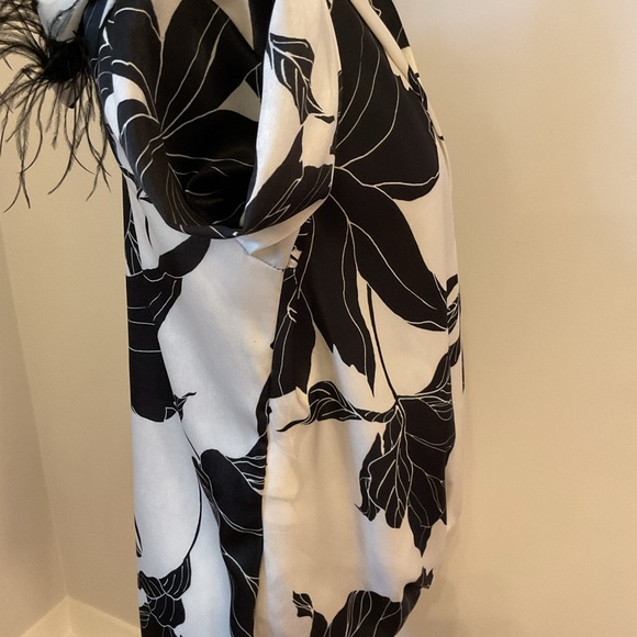 Rinascimento Black and White Leaf Pattern Blouse with feathers - Picture 5 of 10